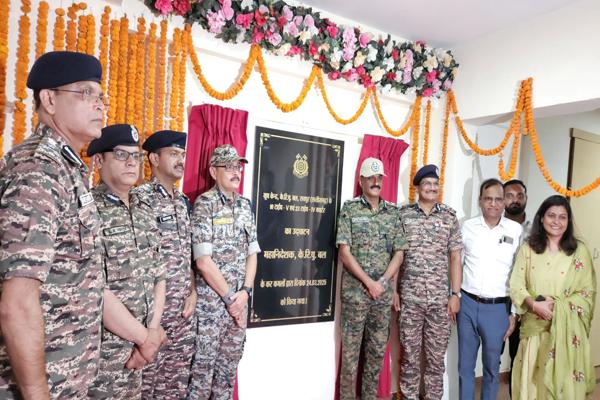   DG CRPF paid solemn tribute to the martyrs at Group Centre, Raipur